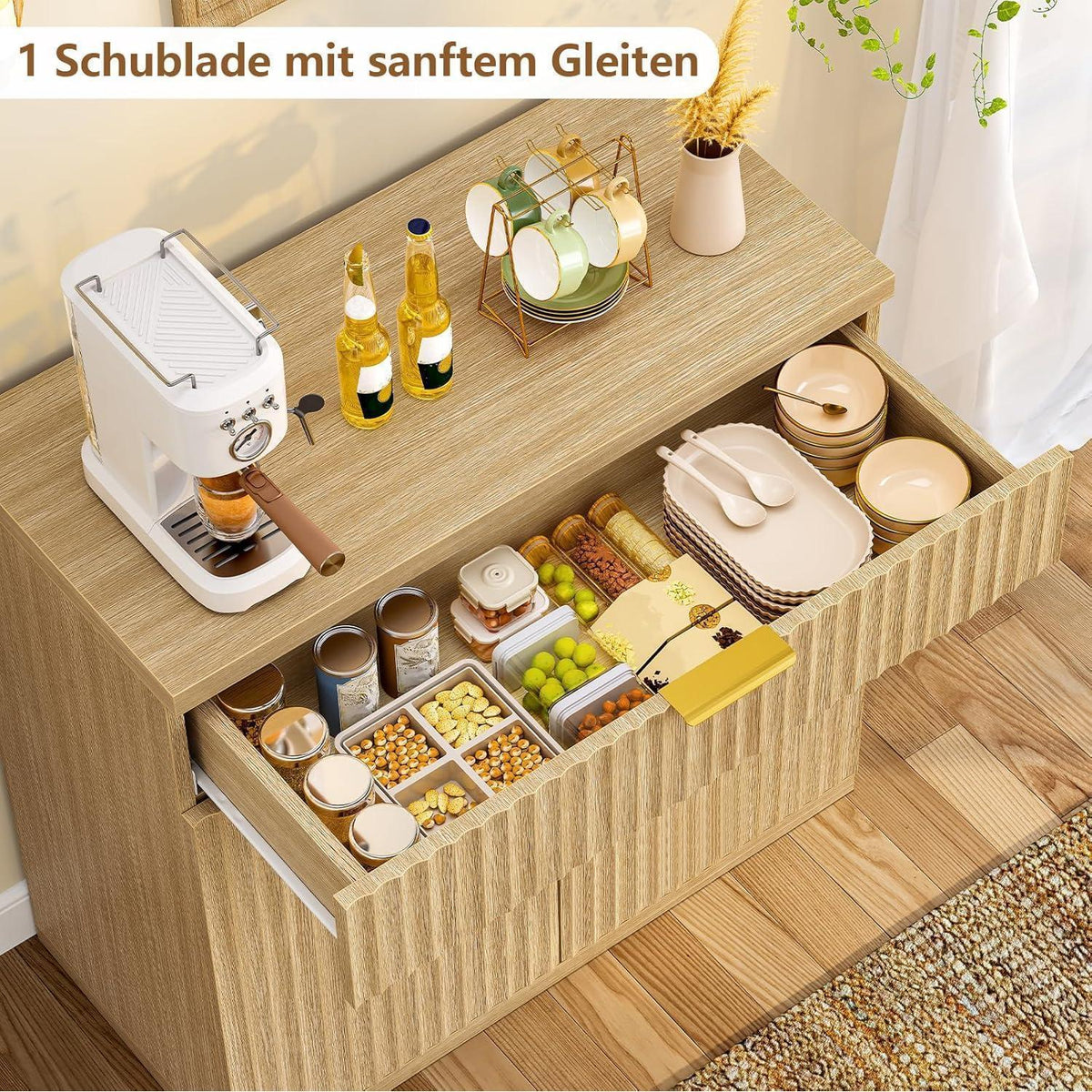 Sideboard mit geriffelten Türen & goldenen Griffen, Eiche
