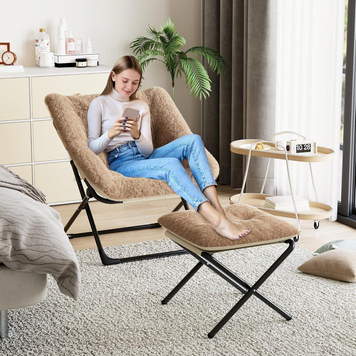 Klappbarer Lesesessel mit Fußhocker – Braun