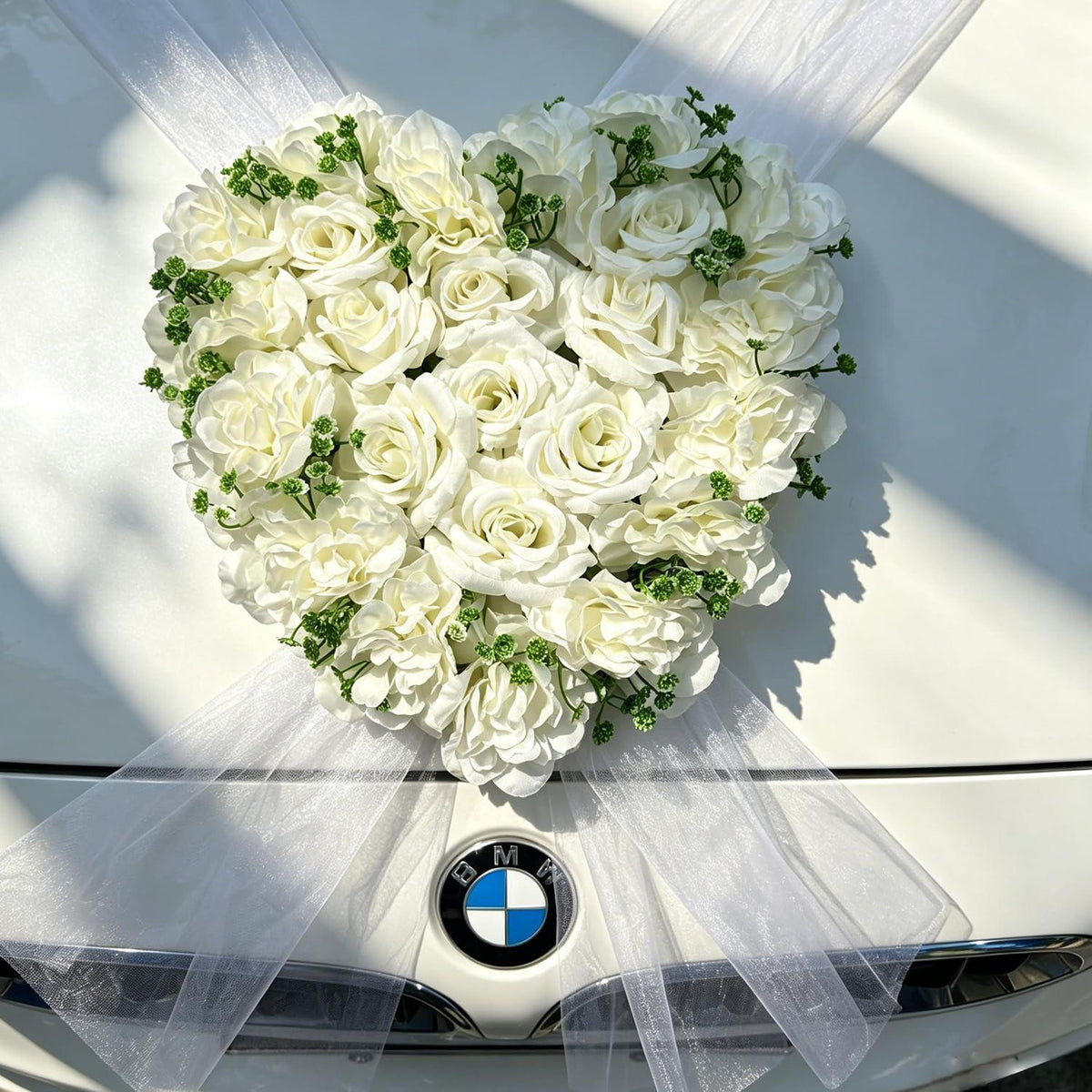 Herzförmiger Autoschmuck Hochzeit – Rose Deko mit Organza