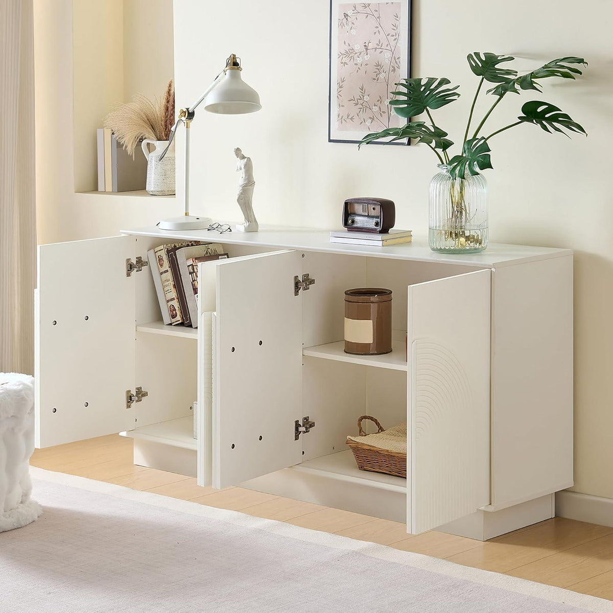 Weißes Sideboard mit 4 gewölbten Türen (160cm)